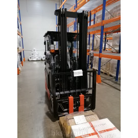 Электрический погрузчик Toyota 1.5т с кабиной