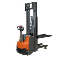 Электрический штабелер Toyota SWE120L (Исполнение для рыбной промышленности)