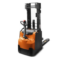 Электрический штабелер Toyota SWE200L